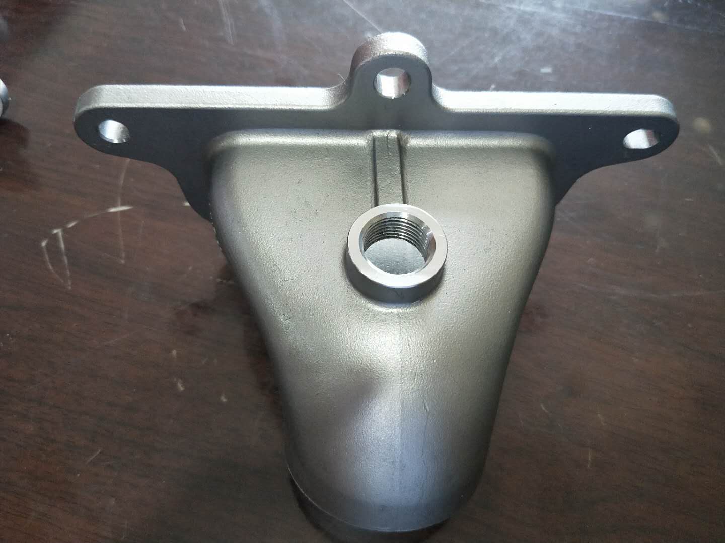 Stainless steel connecting coupling for engine